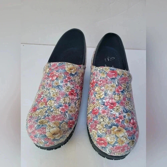 Skechers Women's Work Floral Slip On Clogs also Slip Resistant Size 11 - Picture 3 of 5